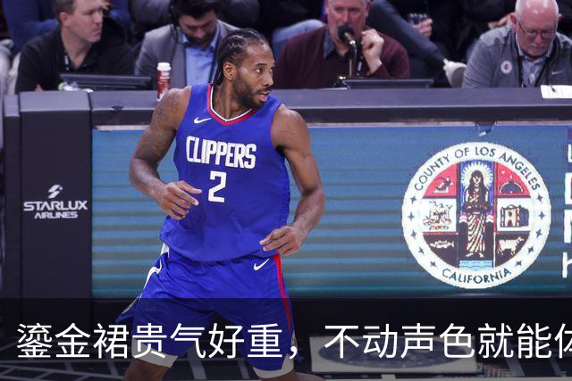 鎏金裙贵气好重，不动声色就能体现好的比例